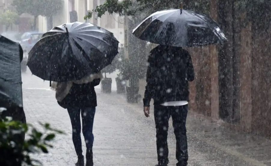 Άνοιξαν οι ουρανοί στην Αττική: Η κακοκαιρία Kristin χτύπησε την Αθήνα