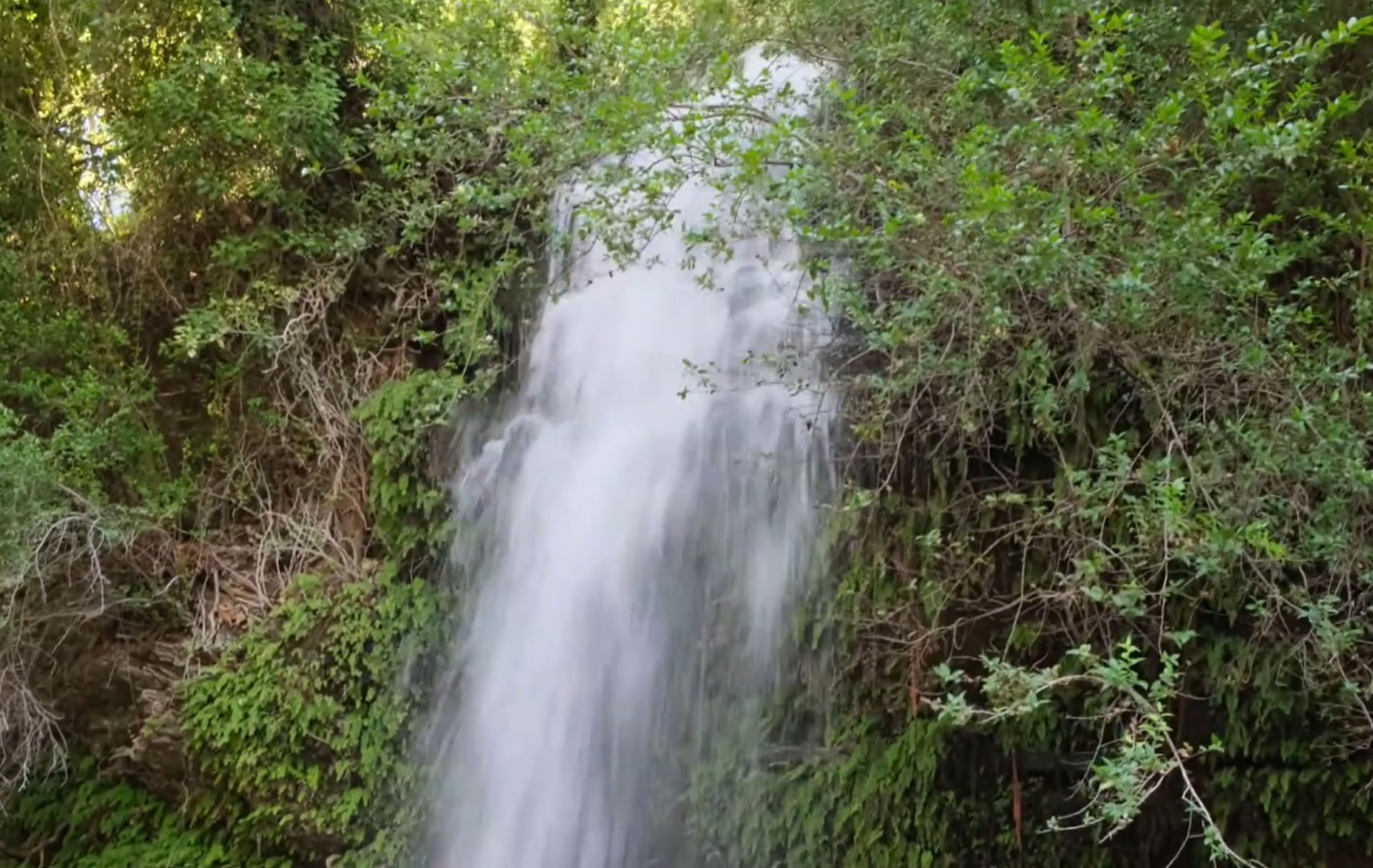 Ο μαγικός καταρράκτης της Εύβοιας: Δείτε πού βρίσκεται