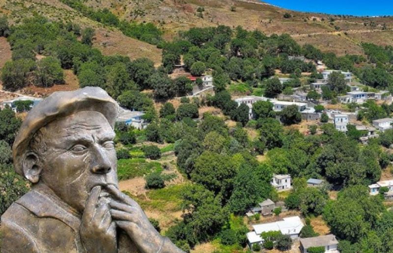 Το θαυματουργό εκκλησάκι της Εύβοιας με την θέα που κόβει την ανάσα