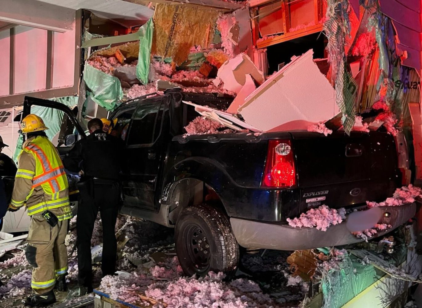 Αγροτικό εκτοξεύτηκε 30 μέτρα στον αέρα και έπεσε σε σπίτι (video)