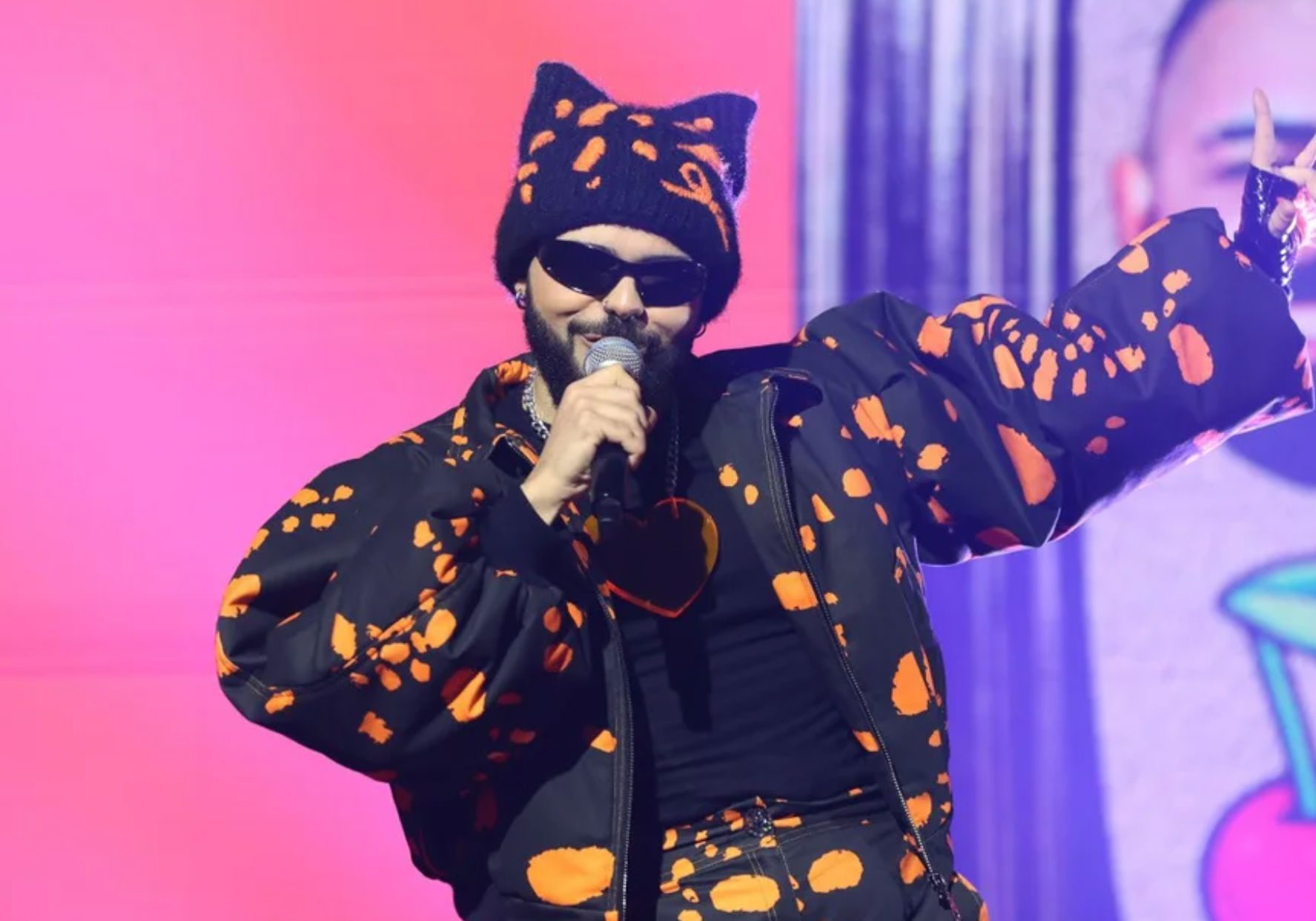 «Γεια σου κόσμε»: O Akylas πόσταρε το Ferto σε διάφορες γλώσσες (video)