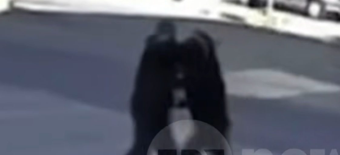 Βίντεο ντοκουμέντο από τον άγριο καβγά οδηγών στη μέση της Αχαρνών – Τραυμάτισε τον αναβάτη με κλειδί