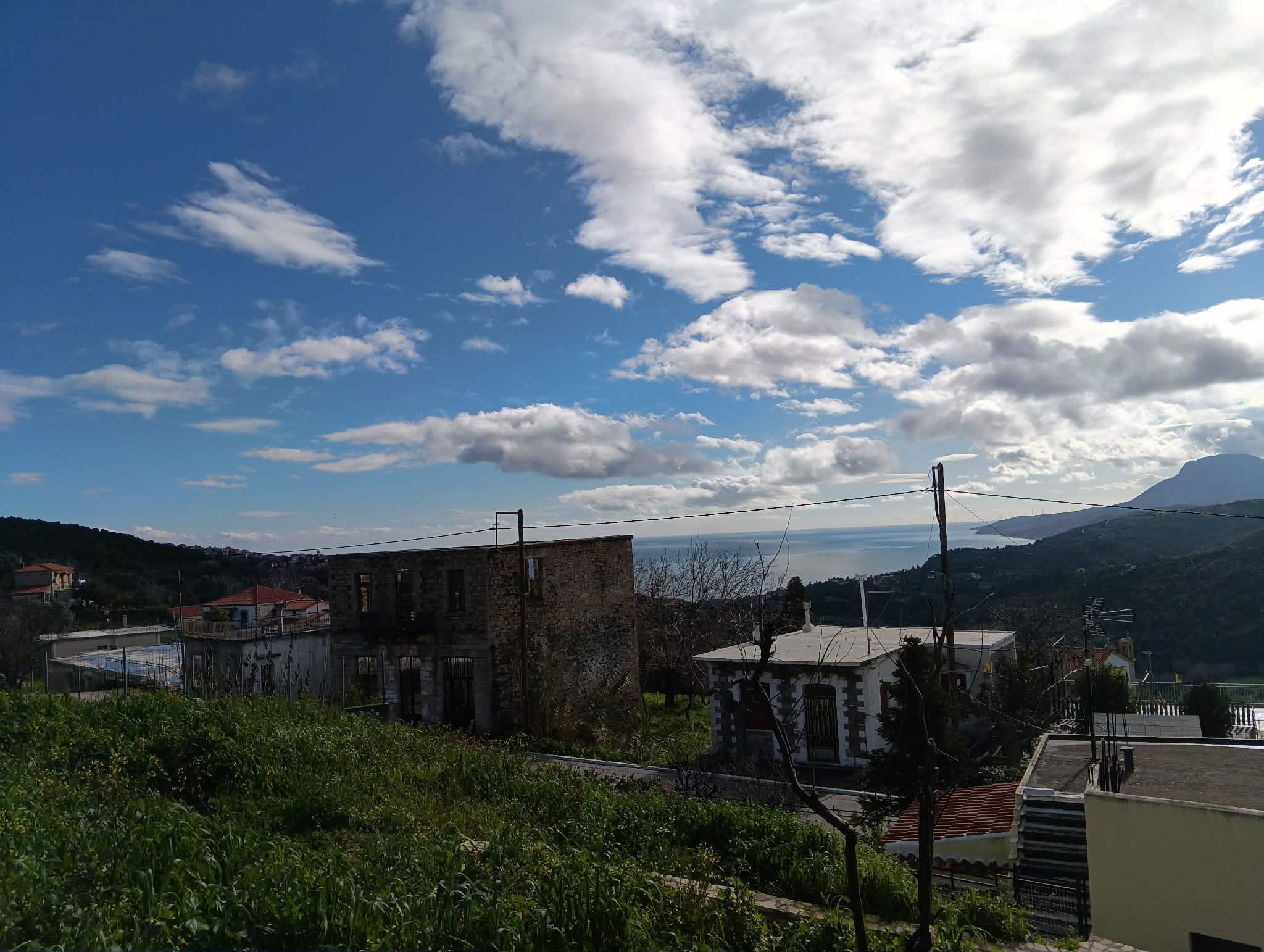 Καιρός: Συννεφιά και νοτιάδες σήμερα στην Εύβοια