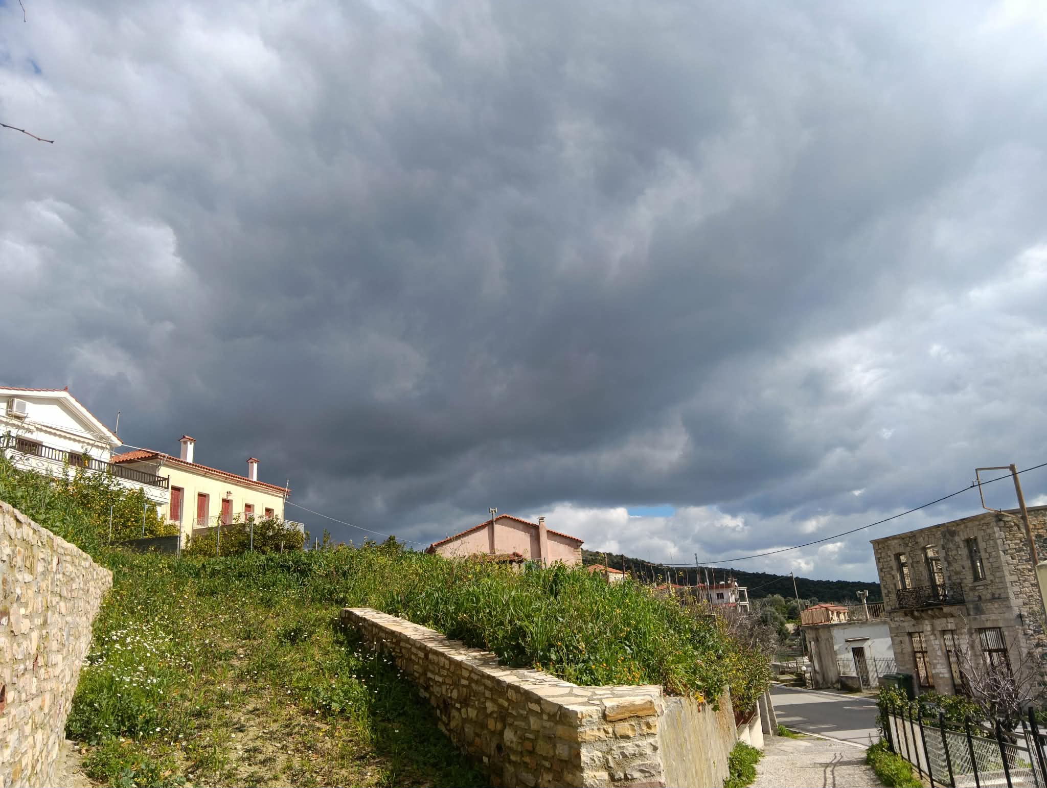 Καιρός: Συννεφιά και τοπικές βροχές σήμερα στην Εύβοια