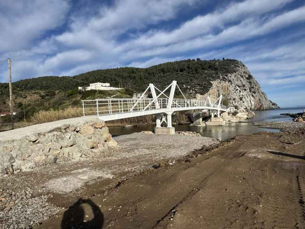 Αυτή είναι η νέα γέφυρα που τοποθετήθηκε στην Εύβοια