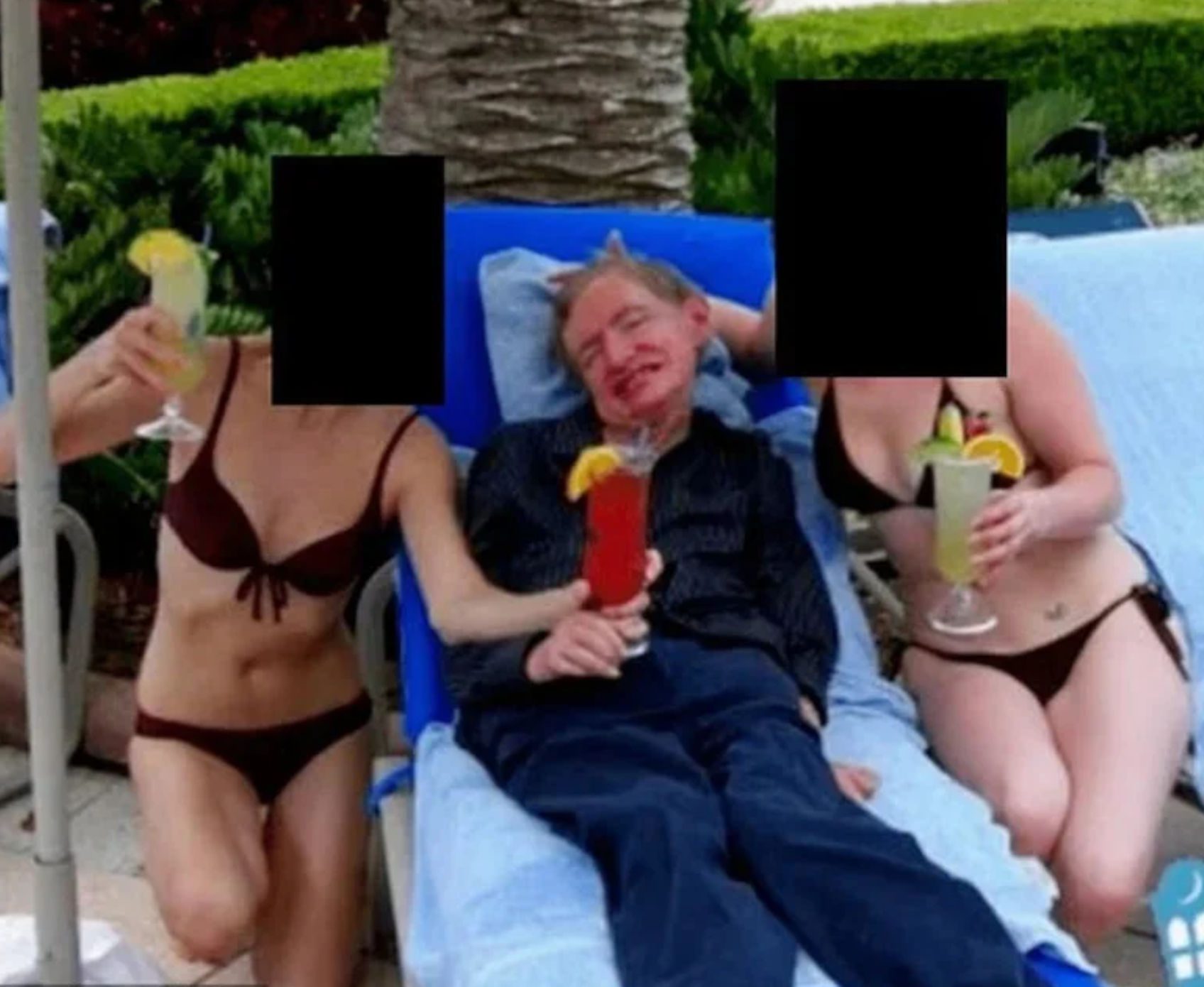 Φάκελοι Έπσταϊν: Η αλήθεια πίσω από τη φωτογραφία του Στίβεν Χόκινγκ με δύο κοπέλες με μπικίνι