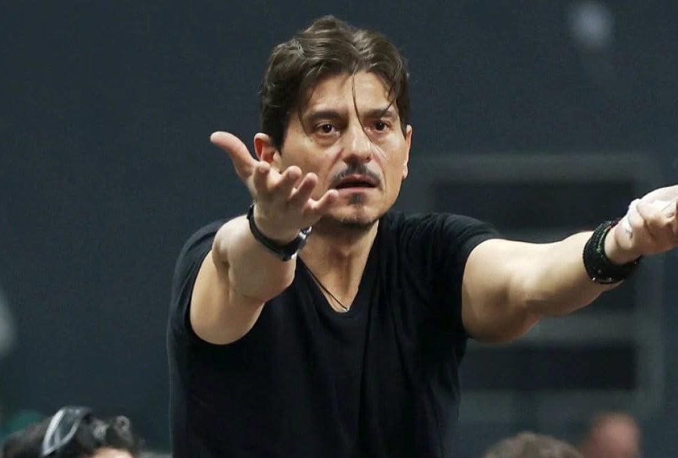 Γιαννακόπουλος: «Ντροπή σας ρε, είστε όλοι ξεφτιλισμένοι, παραιτηθείτε όλοι»!