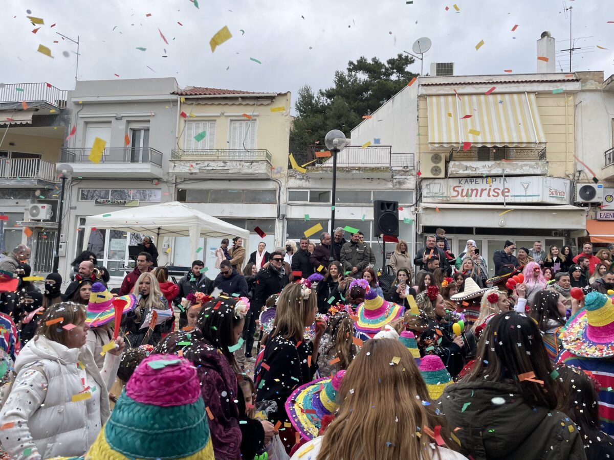 Απόκριες στην Εύβοια: Σήμερα θα βουλιάξει το Αλιβέρι! Τι ώρα ξεκινά το 7ο Καρναβάλι