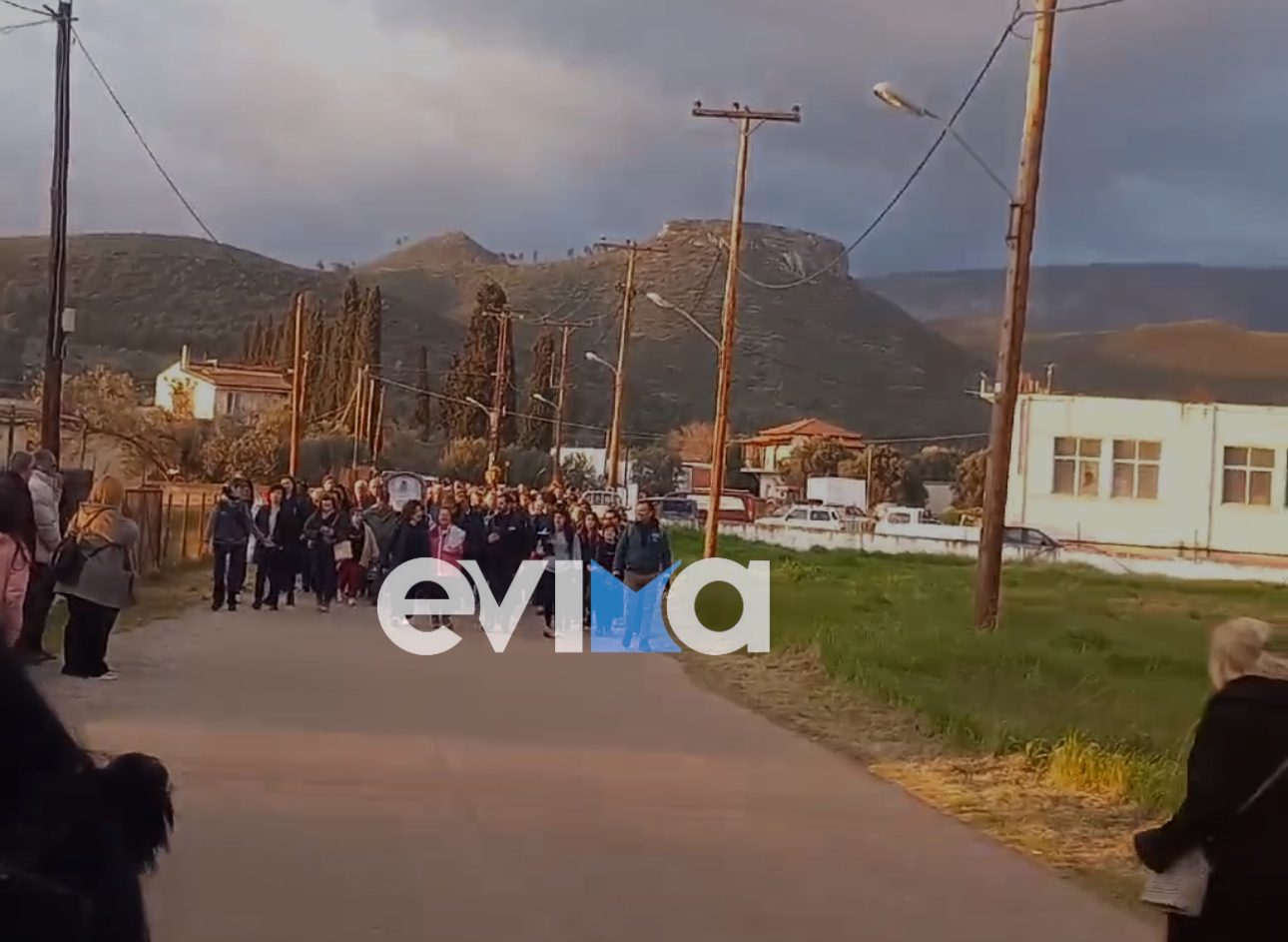 Εύβοια: Έφεραν με τα πόδια θαυματουργή εικόνα στα Ψαχνά – Συγκινητική υποδοχή (pics&vid)