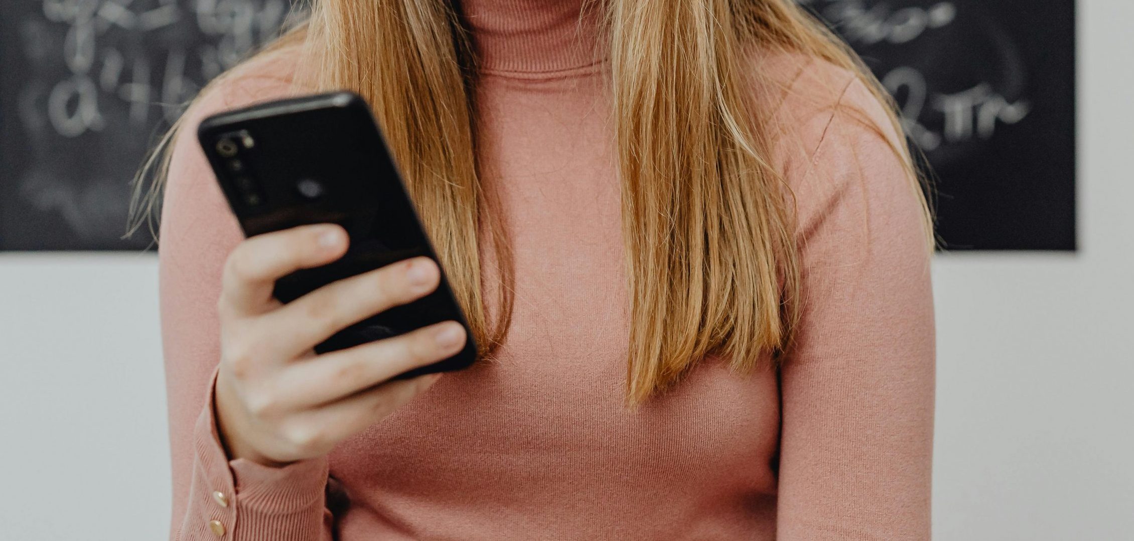 Τρόμος για ανήλικο κορίτσι στην Εύβοια: Την απειλούσαν με προσωπικά στοιχεία