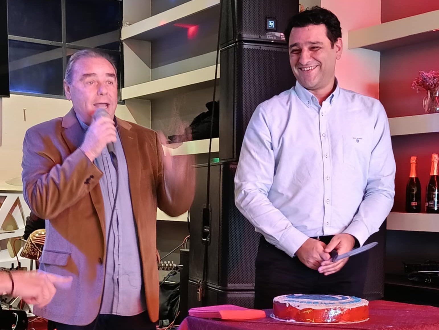 Εύβοια: Έκοψαν την πίτα στη ΔΕΥΚΑ και χόρεψαν και την Ευβοιώτισσα! (pics&vid)