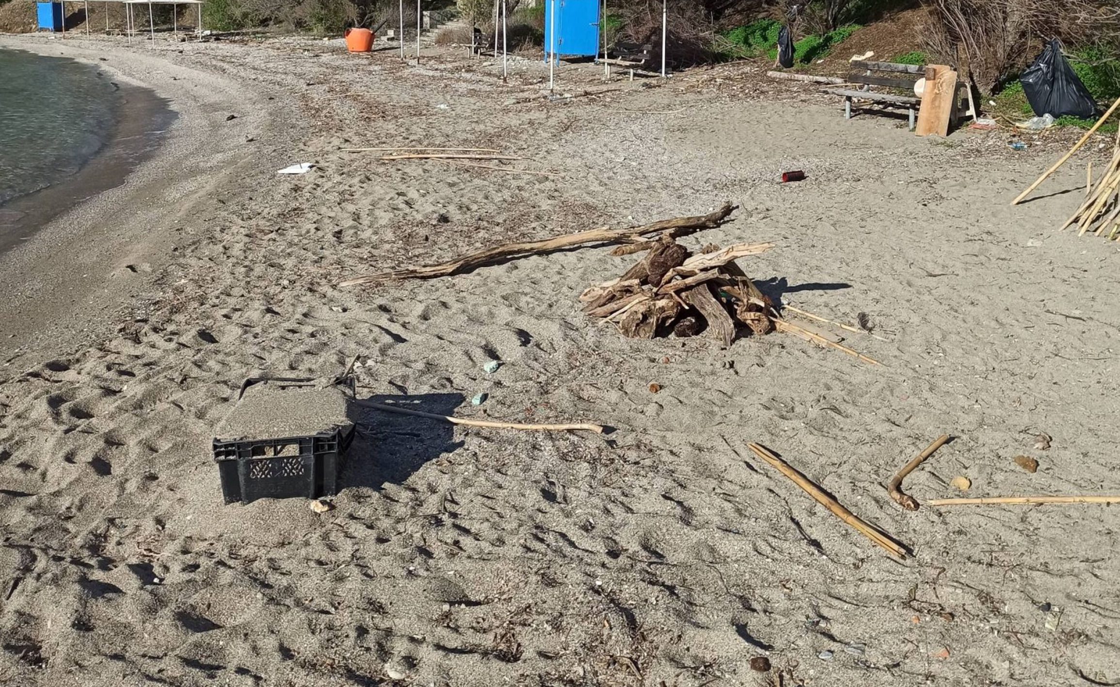 Εικόνες ντροπής από γνωστή παραλία της Εύβοιας