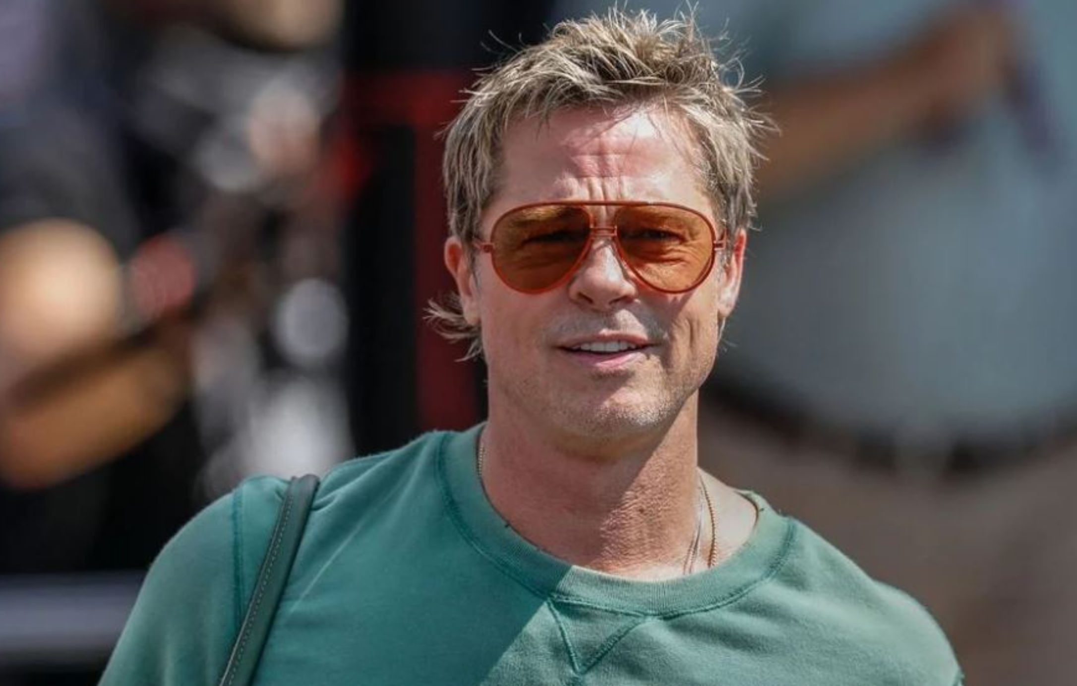 Αυτά τα γλυκά έχει λατρέψει ο Μπραντ Πιτ στην Ύδρα – Τα τσακίζει στα διαλείμματα από τις λήψεις της ταινίας