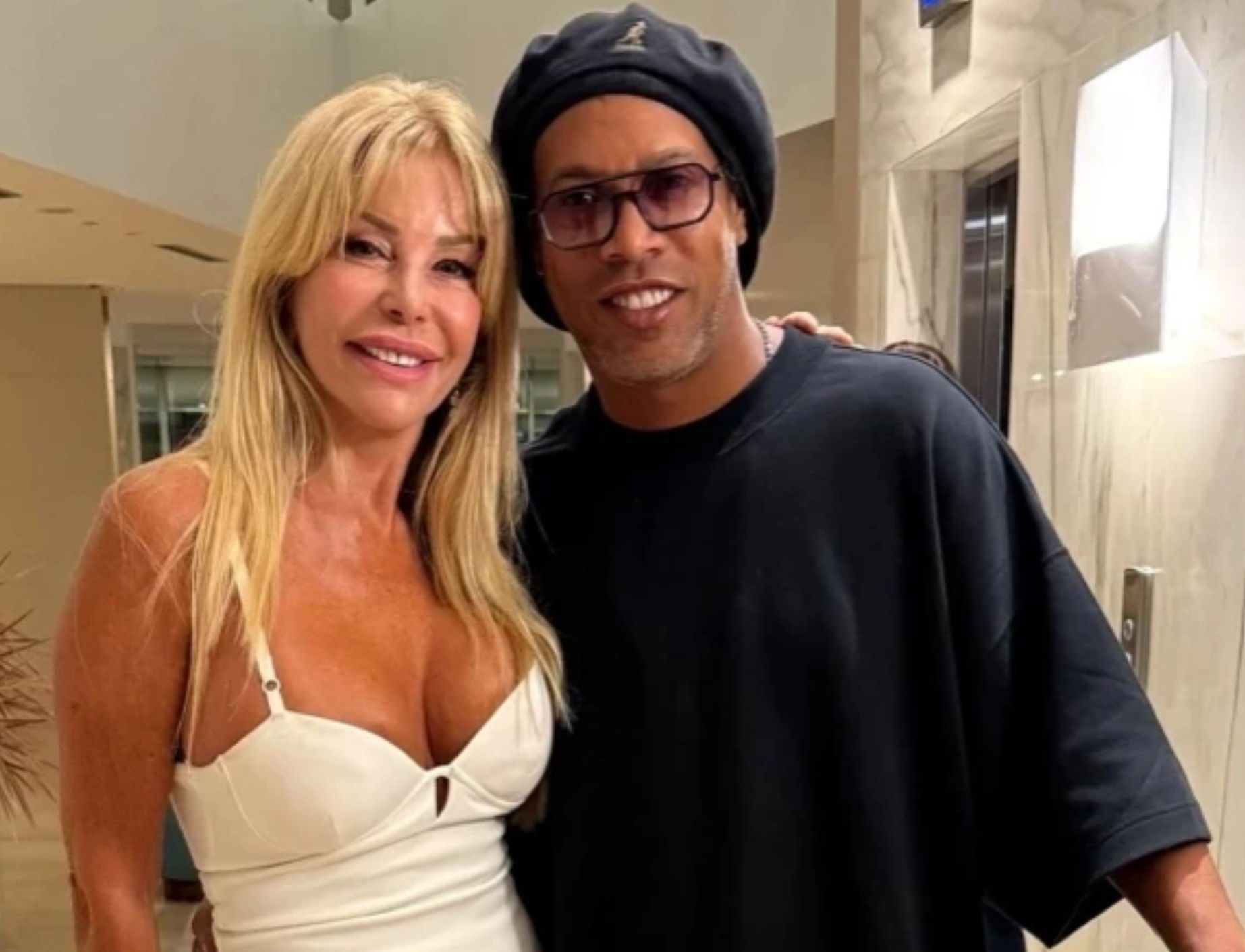 «Άναψαν φωτιές» οι φήμες για σχέση του Ροναλντίνιο με εντυπωσιακή 73χρονη influencer