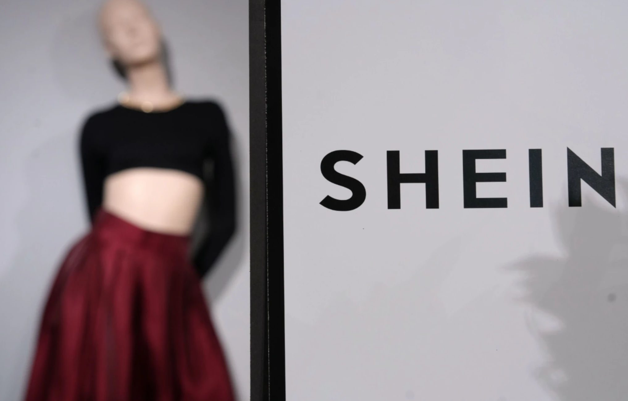 Shein: Έρευνα σε βάρος της πλατφόρμας για τις κούκλες του σεξ με παιδικά χαρακτηριστικά