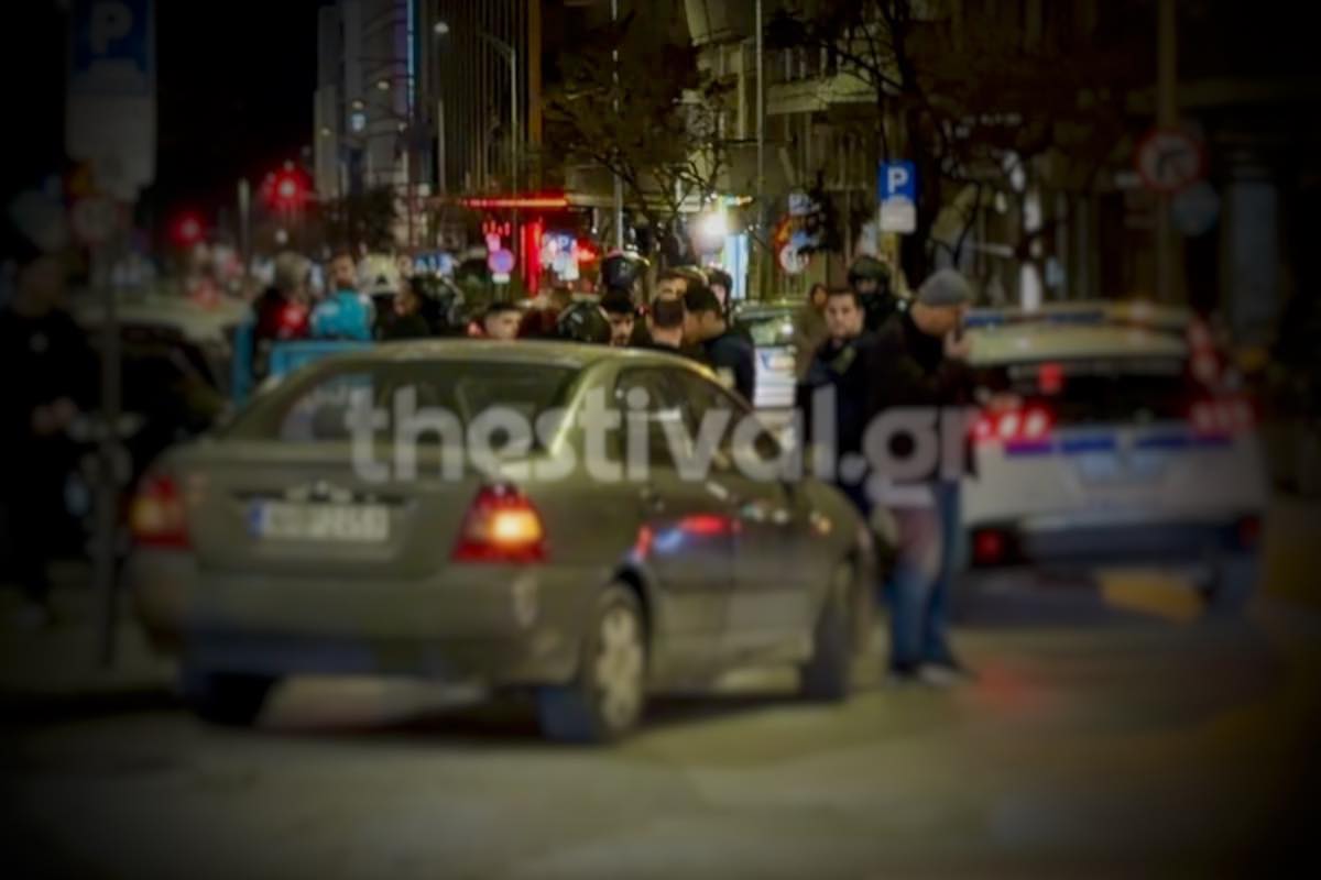 Άγριο ξύλο σε οπαδικό επεισόδιο στο κέντρο της Θεσσαλονίκης – Δείτε βίντεο