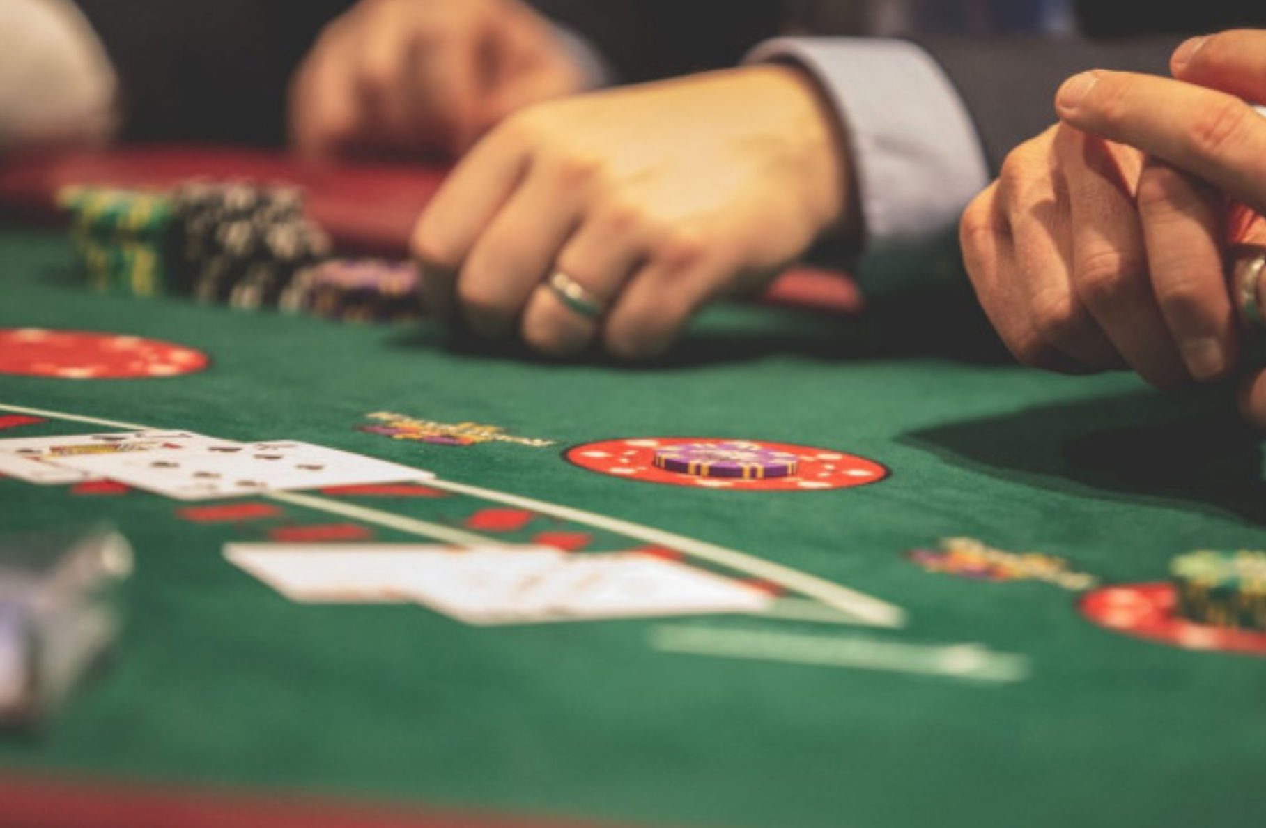 Νέο ν/σ για τον παράνομο τζόγο: Πρόστιμα ως 800.000 ευρώ, φυλάκιση ως 10 έτη και «μαύρισμα» ιστοτόπων