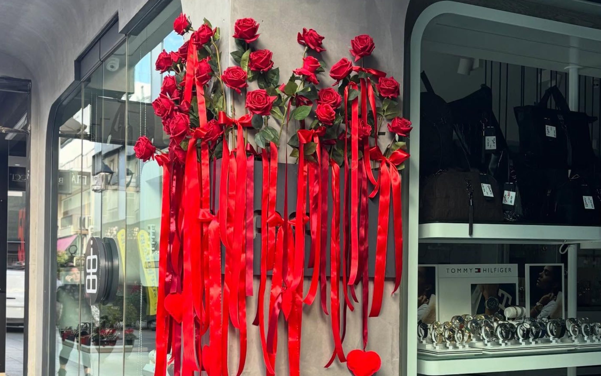 Αυτή είναι η πιο ερωτική βιτρίνα της Εύβοιας: Δείτε πού βρίσκεται