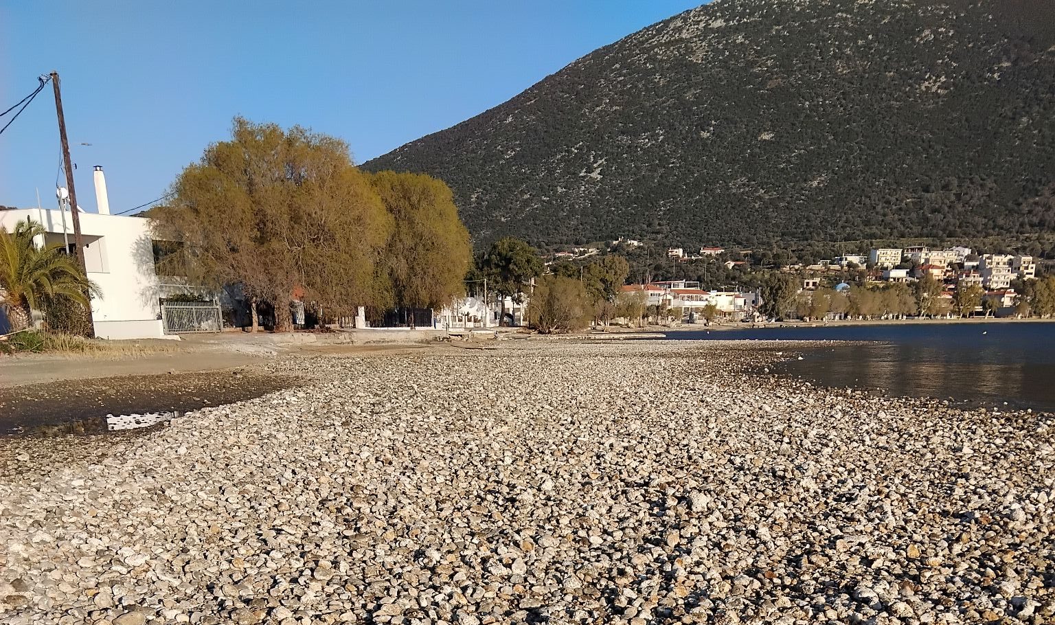 Μυστήριο σε παραλία της Εύβοιας: «Εξαφανίστηκε» η θάλασσα