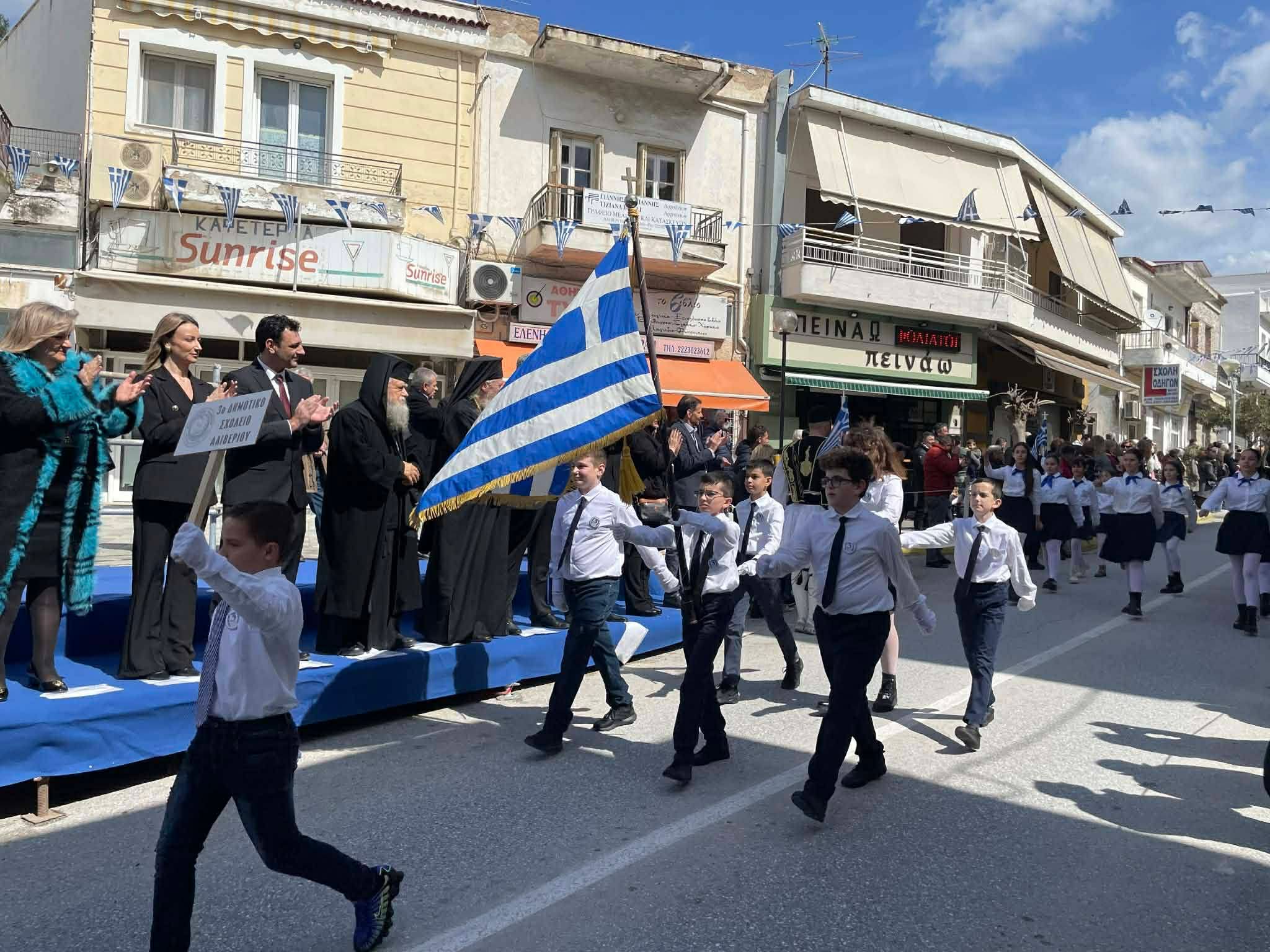 Η μαθητική παρέλαση που έκλεψε τις εντυπώσεις για την 25η Μαρτίου