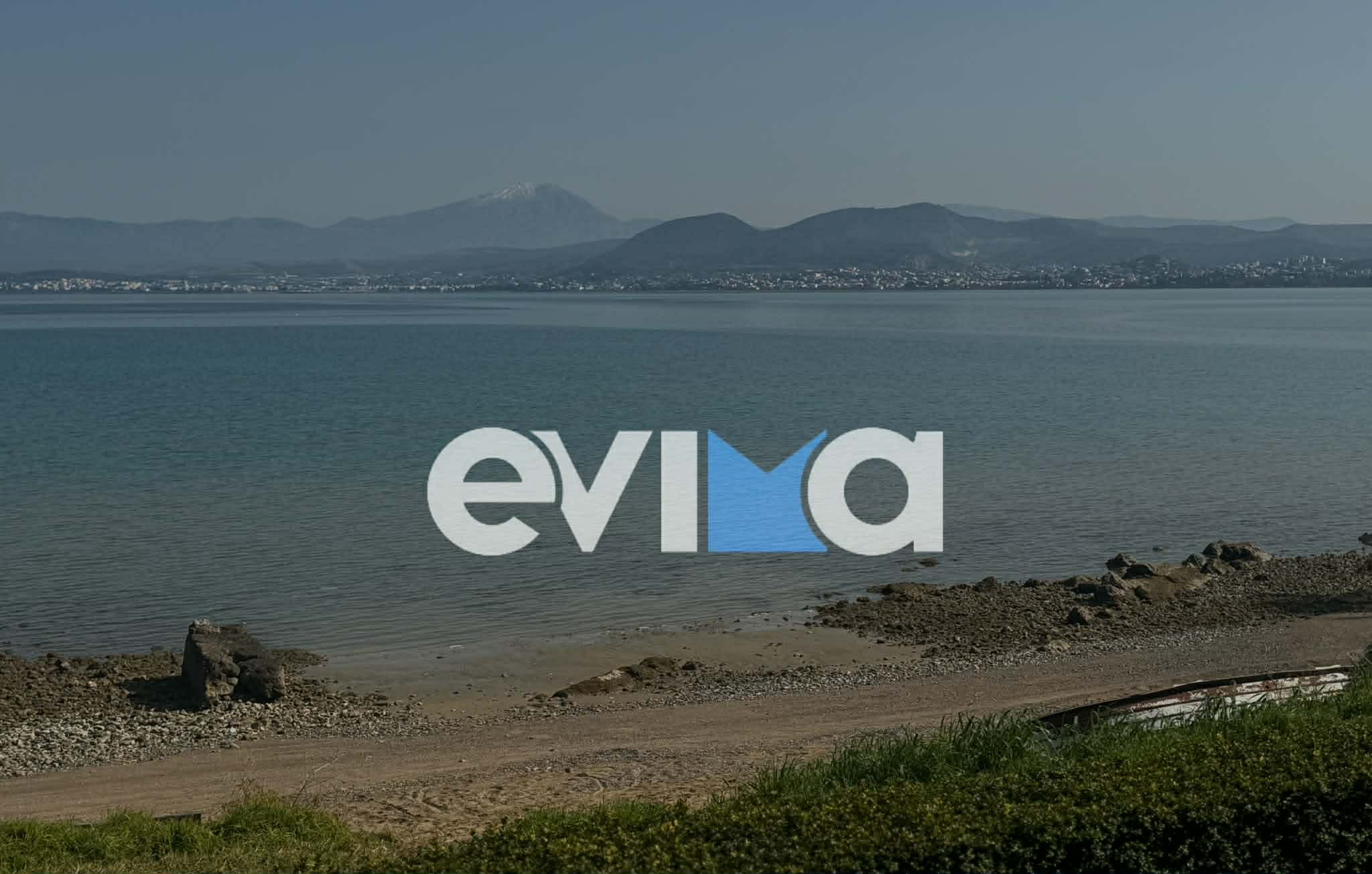 Έντονη ανησυχία σε παραλία της Εύβοιας: Η θάλασσα «τραβήχτηκε» δεκάδες μέτρα προς τα μέσα