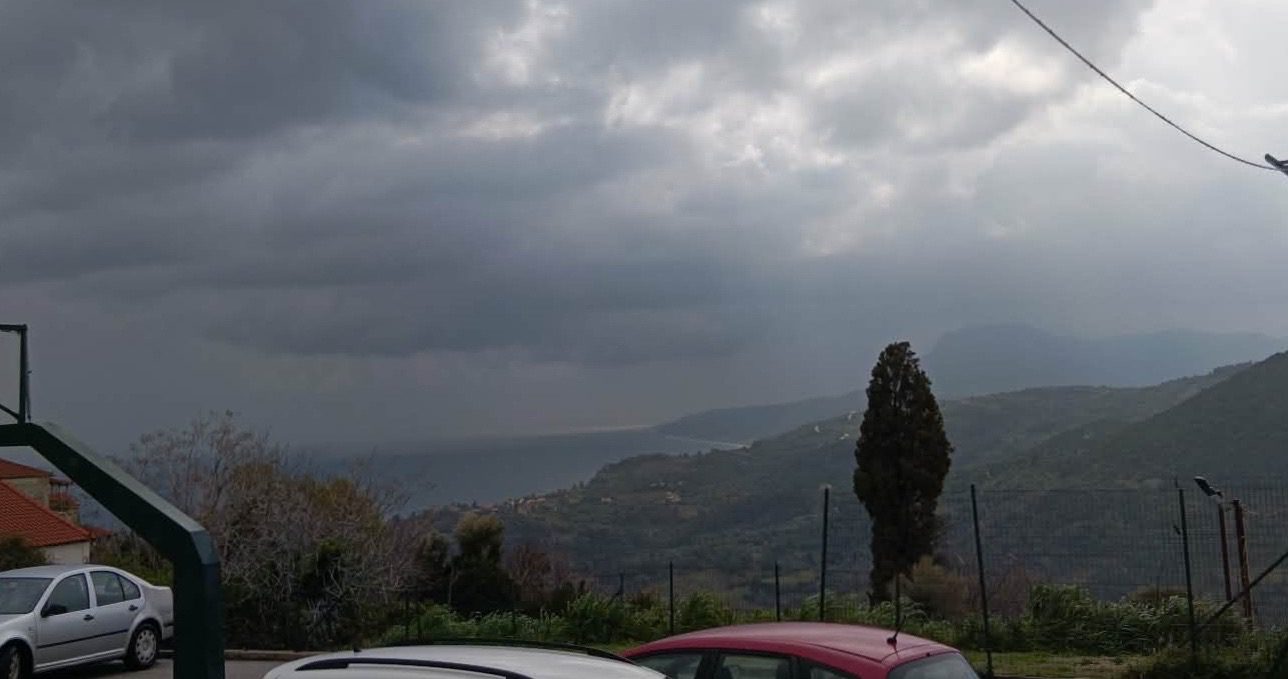 Καιρός: Συννεφιά και νοτιάδες σήμερα στην Εύβοια