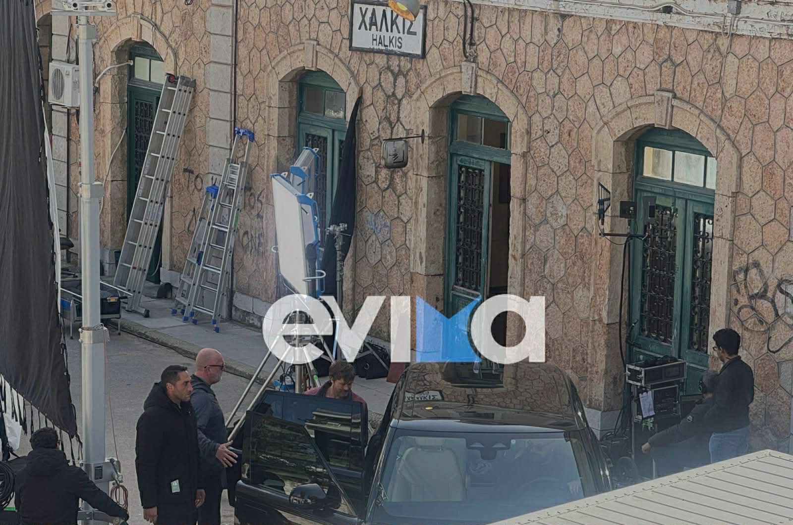 Με αυτό το πολυτελές όχημα κυκλοφορούσε ο Μπραντ Πιτ στη Χαλκίδα – Δείτε ποια μάρκα