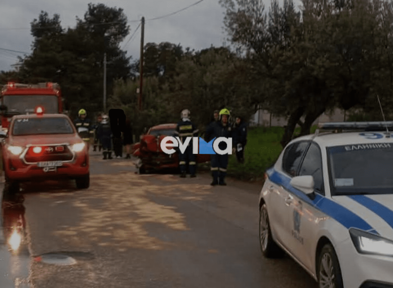 Σοβαρό τροχαίο στην Εύβοια: ΙΧ έπεσε πάνω σε μάντρα – Ένας τραυματίας