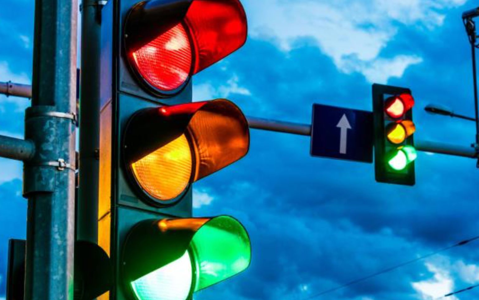 Τι ισχύει με το πορτοκαλί φανάρι: Ο νέος Κ.Ο.Κ. ξεκαθαρίζει