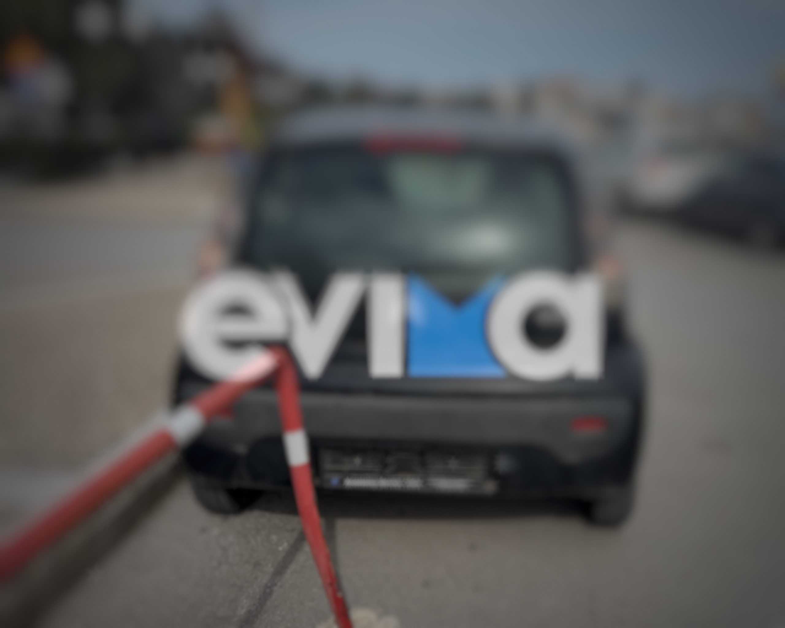 Τέλος στο παράνομο παρκάρισμα στην Εύβοια: Αφαιρούν πινακίδες