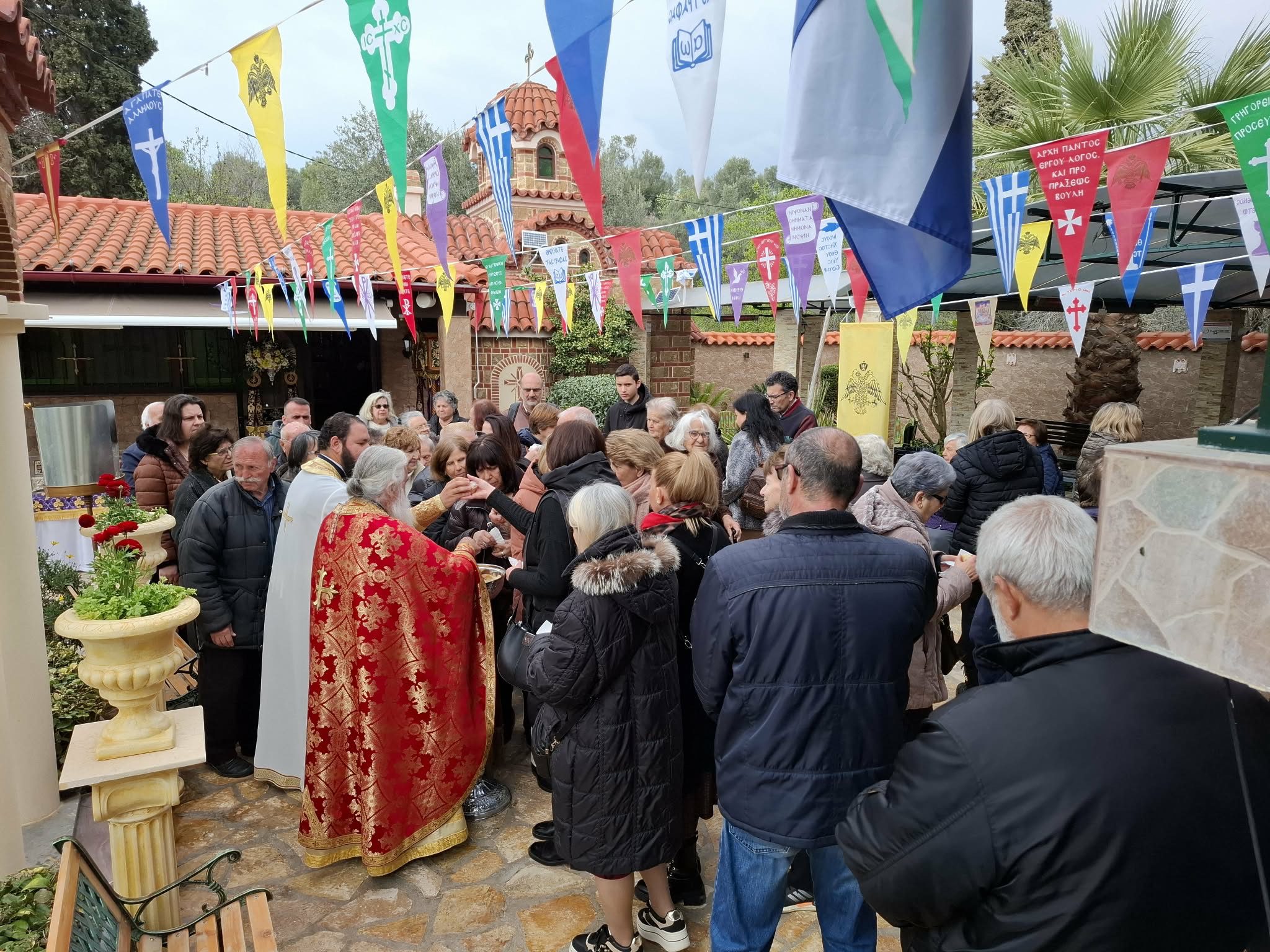 Ρίγη συγκίνησης σε εξωκλήσι της Εύβοιας! Πλημμύρισε από πιστούς