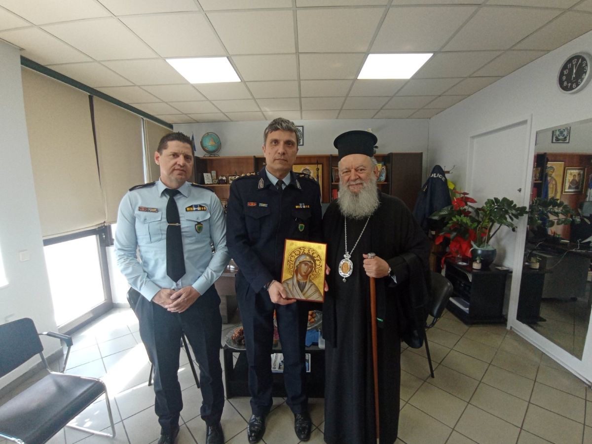 Χαλκίδα: Το συγκινητικό δώρο του Μητροπολίτη Χρυσόστομου στο νέο αστυνομικό διευθυντή