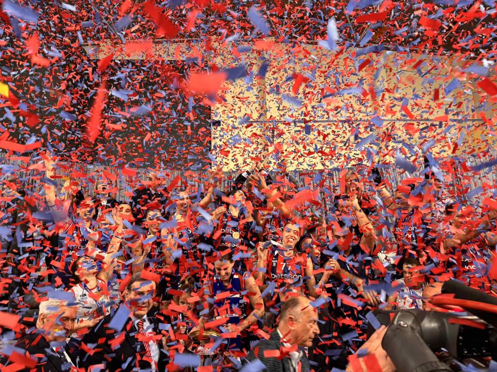 Η Χαλκίδα έζησε ιστορικές στιγμές στον τελικό Κυπέλλου Βόλεϊ Γυναικών Ελλάδος! Ποιοι παρευρέθηκαν