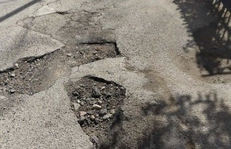 Προσοχή! Σε αυτό το δρόμο της Εύβοιας υπάρχουν επικίνδυνες λακούβες