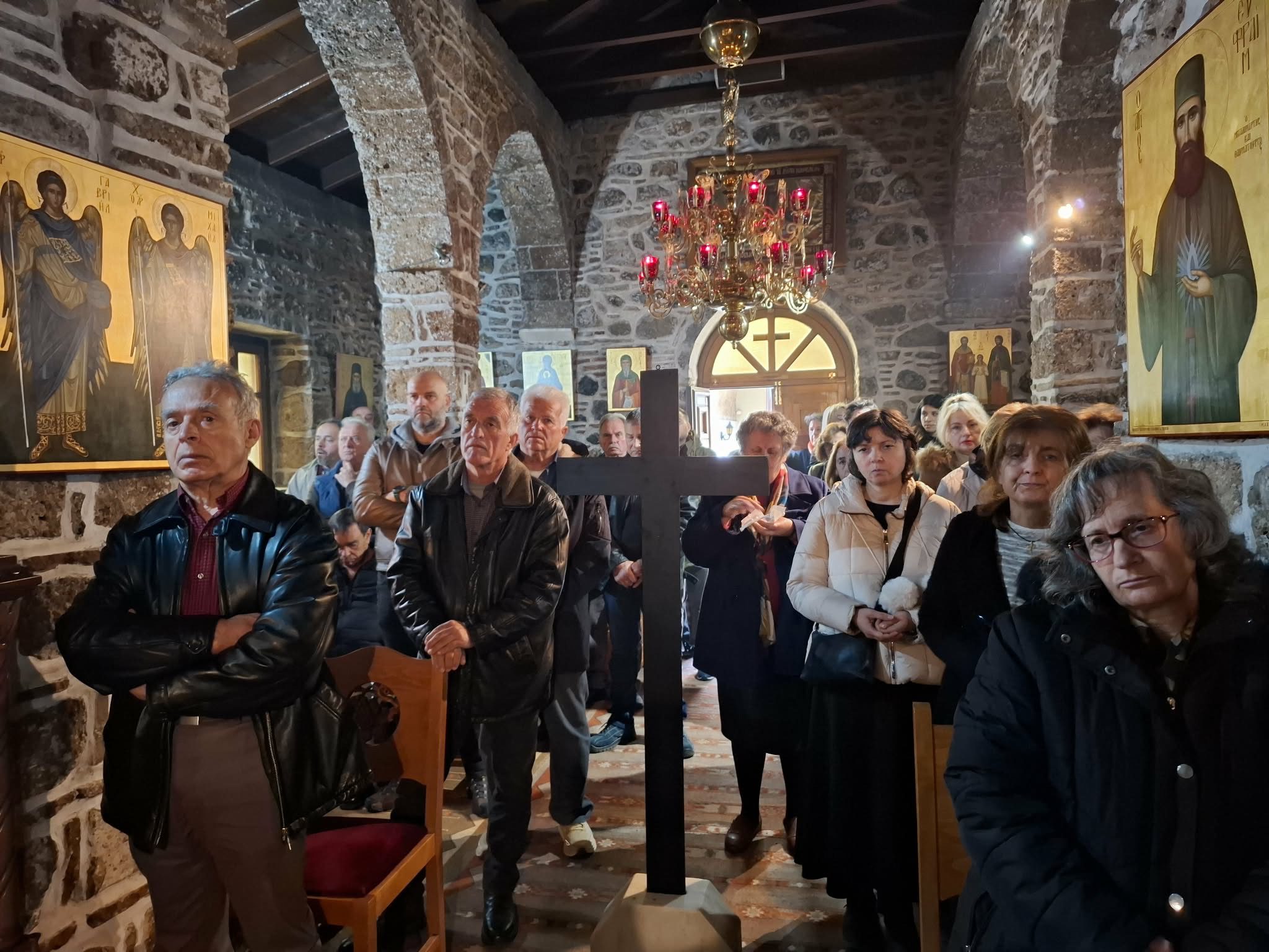 Ρίγη συγκίνησης σε Μοναστήρι της Εύβοιας την Κυριακή της Σταυροπροσκυνήσεως