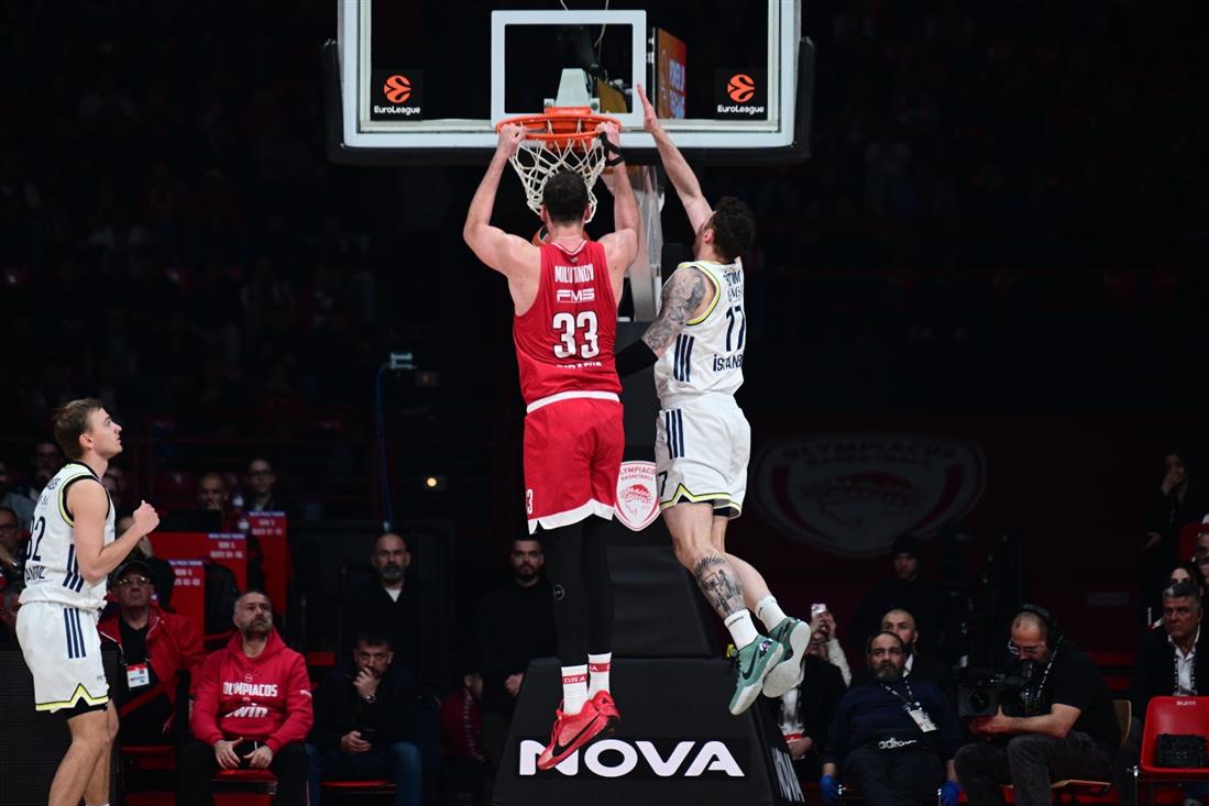 Ο Ολυμπιακός συνέτριψε τη Φενερμπαχτσέ