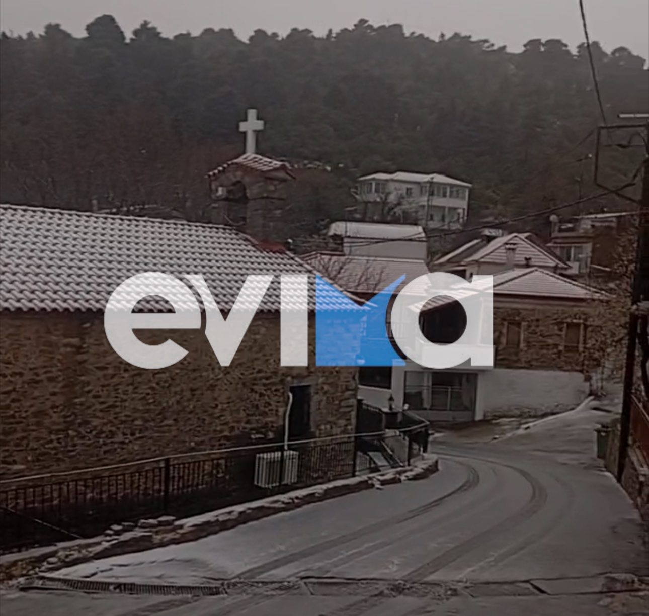 Ο Καιρός «τρελάθηκε»! Χιονίζει και στην Εύβοια! Εικόνες