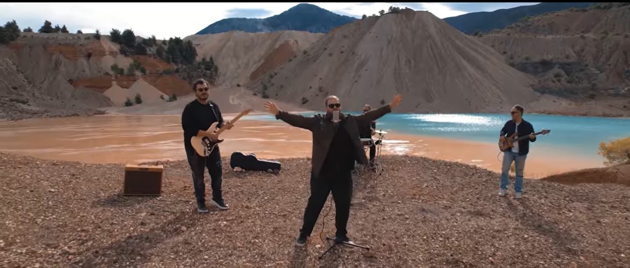 Αυτός είναι ο Αντιδήμαρχος που “ροκάρει” τη Χαλκίδα και εντυπωσιάζει ξανά! Δείτε βίντεο