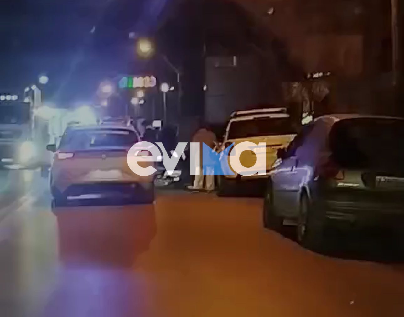 Σοβαρό τροχαίο στην Εύβοια: Σύγκρουση ΙΧ με μηχανή