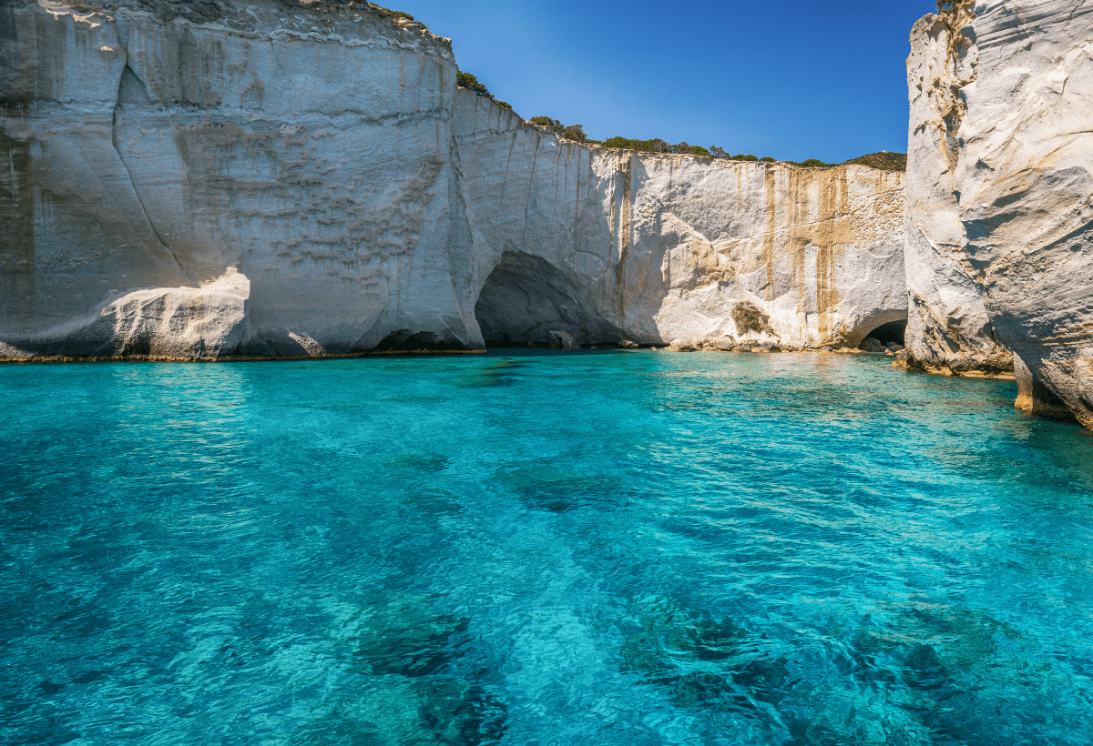 Οι Πιο Εντυπωσιακές Παραλίες της Μήλου που Πρέπει να Δεις από Κοντά