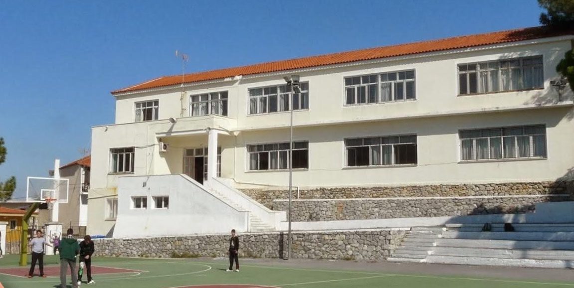 Συγκινεί Ευβοιώτης καλλιτέχνης! Τραγουδά για μαθητές που θέλουν να πάνε εκδρομή στη Βιέννη!