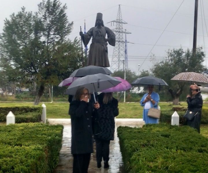 Εύβοια: Επιμνημόσυνη δέηση στον Αγγελή Γοβιό παρά τη βροχή (pics)