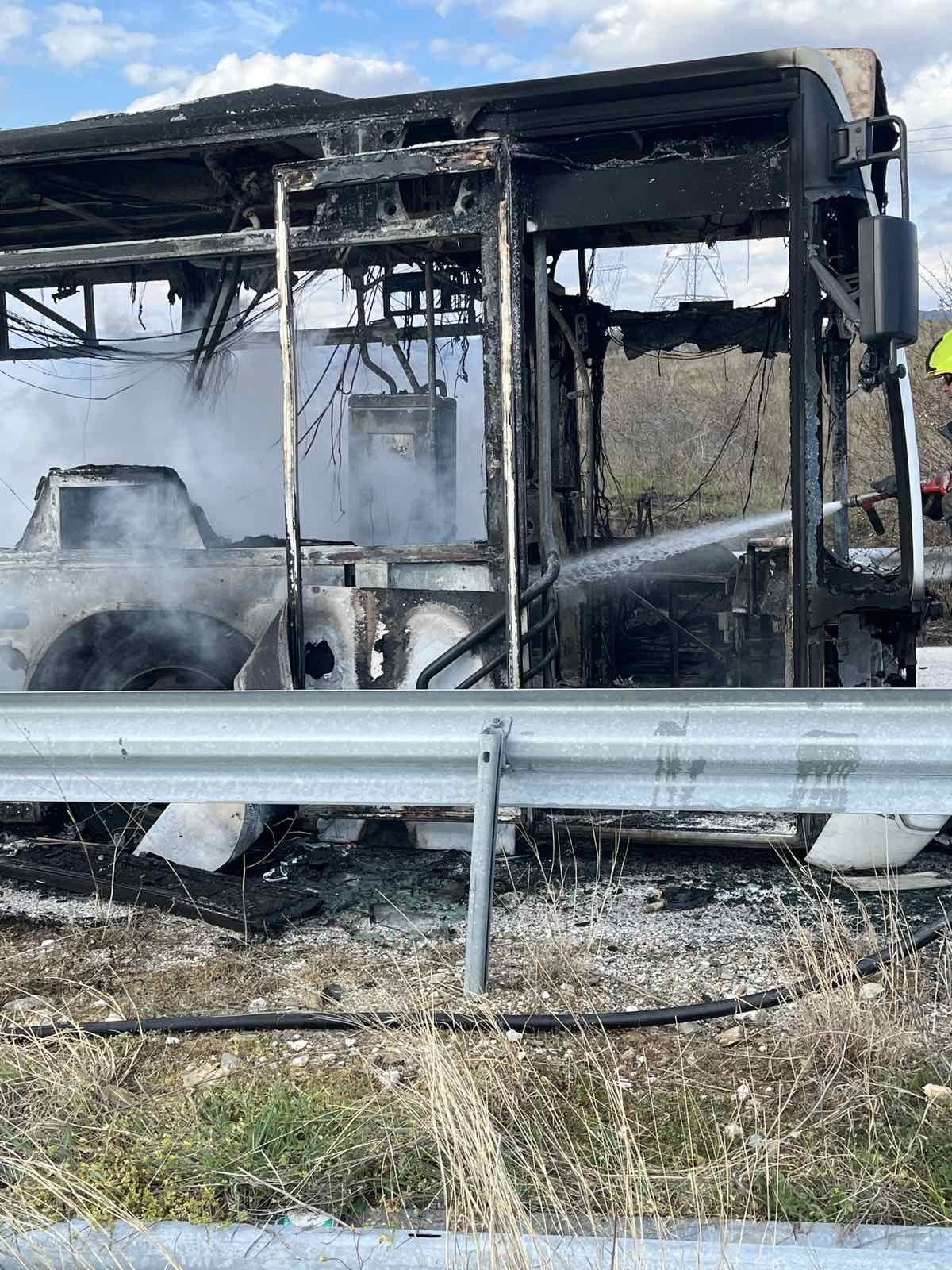 Ολοσχερής καταστροφή λεωφορείου ΚΤΕΛ από φωτιά