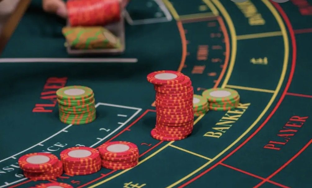 Χρήσιμα tips και στρατηγική για να παίξετε Live Μπακαρά στο διαδίκτυο