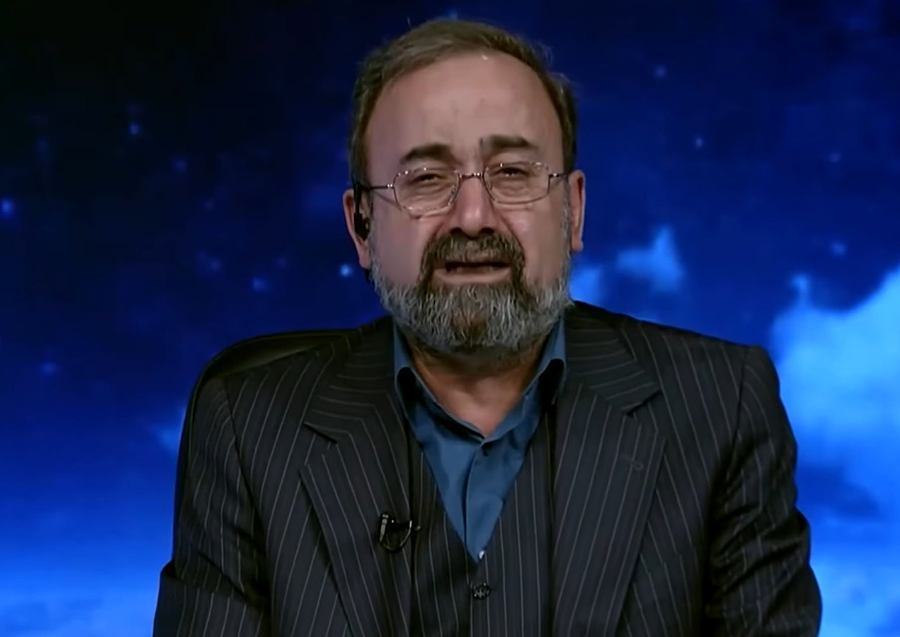 Το κλάμα Ιρανού παρουσιαστή τη στιγμή που ανακοινώνει τον θάνατο του Χαμενεΐ στην κρατική τηλεόραση