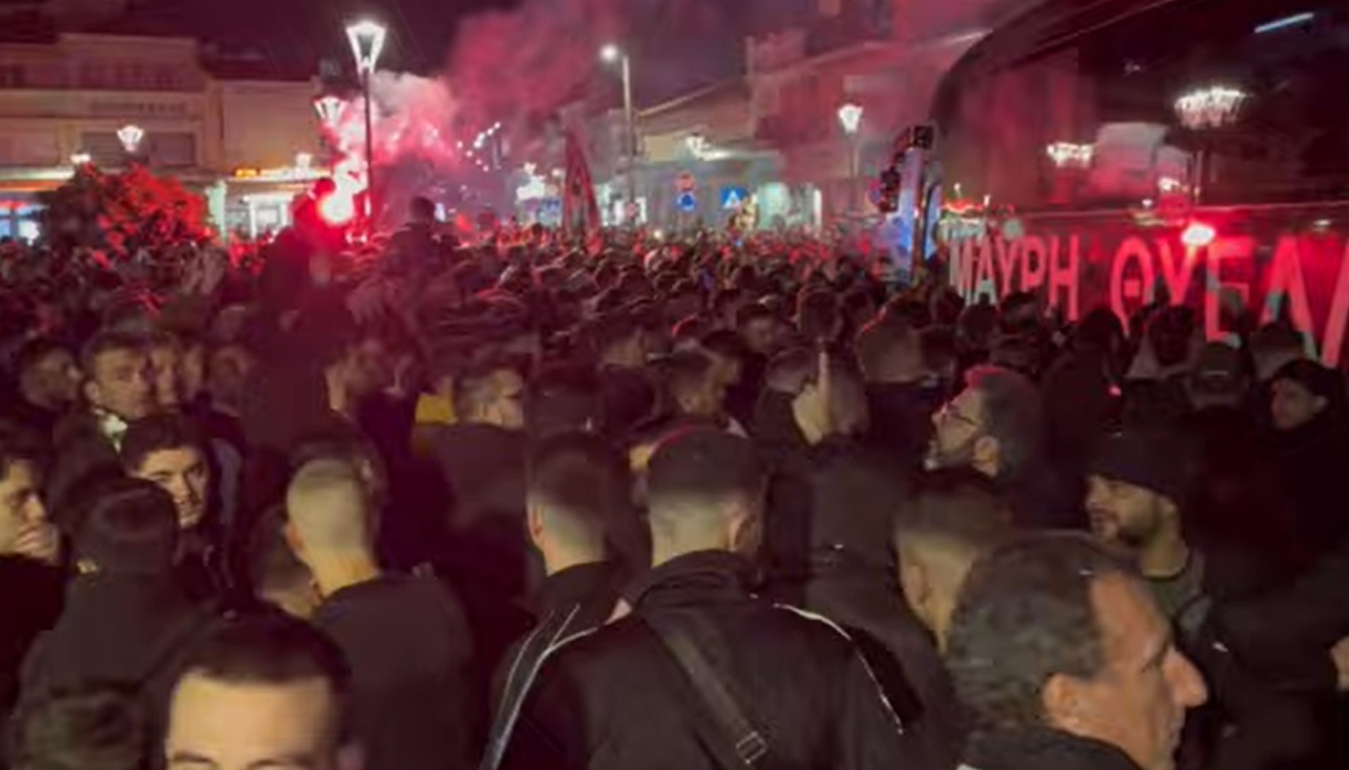 «Κάηκε» η Καλαμάτα για την επιστροφή της «Μαύρης Θύελλας» στη Super League (video)