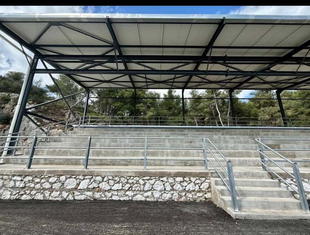 Ενισχύονται με απινιδωτές γήπεδα στην Εύβοια