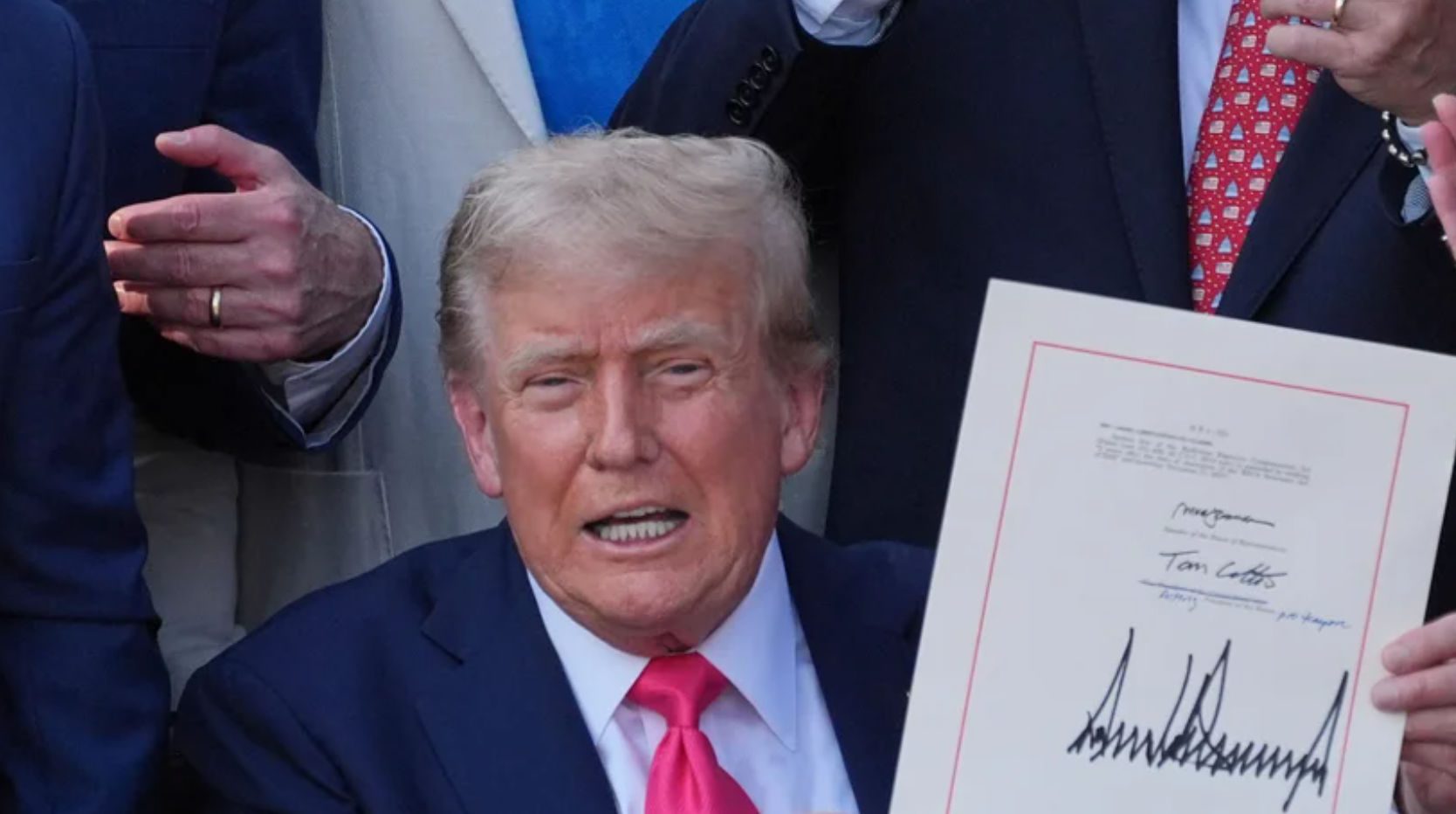 Τα νέα χαρτονομίσματα δολαρίου θα κυκλοφορούν με… την υπογραφή Τραμπ!