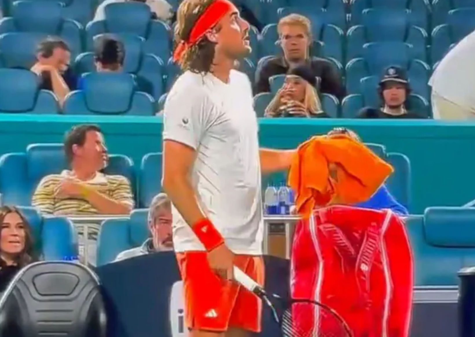 Αγρίεψε ο Στέφανος: Δείτε το ξέσπασμα του Τσιτσιπά κατά του διαιτητή στο Miami Open (vid)