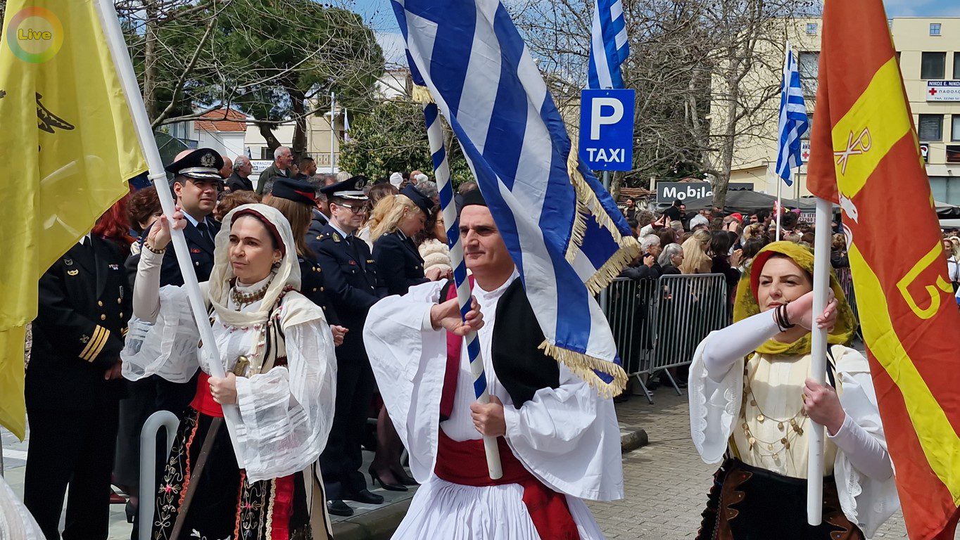 Έκλεψαν τις εντυπώσεις τα μικρά τσολιαδάκια στην Εύβοια – Εικόνες